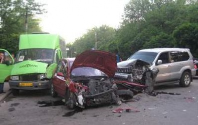В ДТП на Днепропетровщине пострадали 13 человек