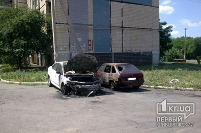 В Кривом Роге сгорело два автомобиля