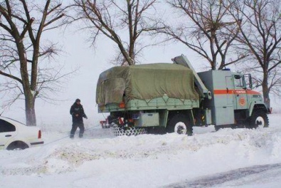 За сутки в Кривом Роге и области МЧС достали из заносов 2 автомобиля