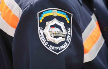 В Днепропетровской области инспектор ДПС сбил двух пешеходов, один из них скончался на месте ДТП