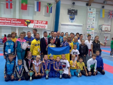 Криворожане в составе сборной Украины по каратэ стали первыми в мире