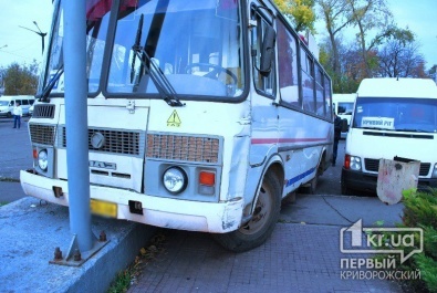 В Кривом Роге неуправляемый автобус убил своего водителя