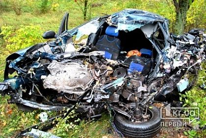 Ужасное ДТП под Кривым Рогом. Водитель на «Chevrolet Lacetti» влетел под «КамАЗ»