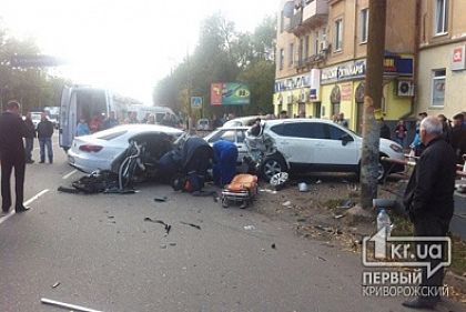 В Кривом Роге «Фольксваген» столкнулся с тремя автомобилями. Есть погибший (ОБНОВЛЕНО)