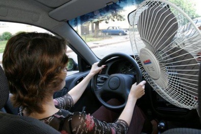 ГАИ предупреждает водителей о сильной жаре и напоминает как нужно себя вести в дороге