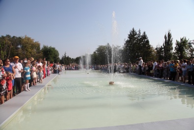 На Ингульце открыли каскадный фонтан, аллею влюбленных и парк отдыха