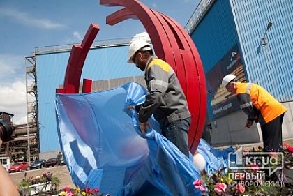 Памятный знак появился на территории ПАО «АрселорМиттал Кривой Рог»