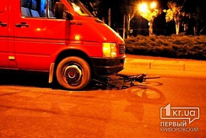 В Кривом Роге водитель грузового микроавтобуса сбил несовершеннолетнего велосипедиста