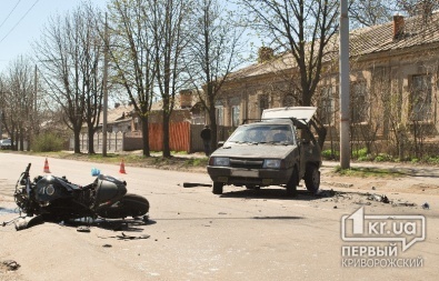 Серьезное ДТП в Кривом Роге: Мотоциклист на полном ходу «влетел» в «ВАЗ»