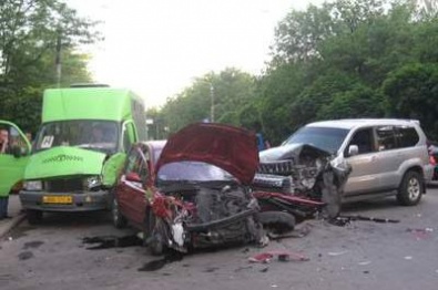 В ДТП на Днепропетровщине погиб человек, еще 11 человек травмированы