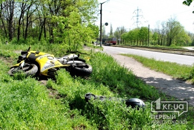 В Кривом Роге водитель спортивного мотоцикла сбил пешехода. Три человека в больнице