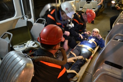 В Кривом Роге спасатели справились с «серьезной аварией» в тоннеле скоростного трамвая