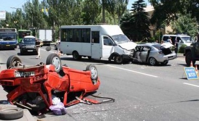 ДТП в Днепропетровской области: 2 человека погибли, еще 17 человек травмировались
