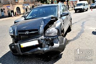 В Кривом Роге «Hyundai Tucson» на полном ходу въехал в маршрутку