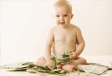 С начала года значительно выросли выплаты при рождении ребенка