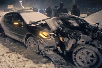 В ДТП на Днепропетровщине погиб человек, еще 8 травмировались