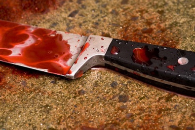 В Кривом Роге пьяная беременная девушка всадила нож себе в грудь