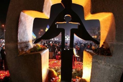 Сотни криворожан проводят шествие-молебен в память жертв голодоморов