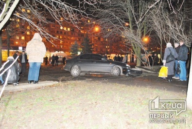 ДТП в Кривом Роге: водитель «Daewoo» сбил двух пешеходов на тротуаре (ИСПРАВЛЕНО)