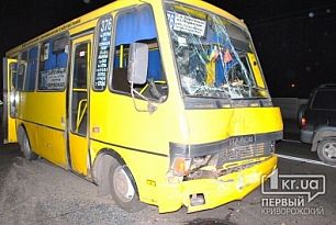 Масштабное ДТП в Кривом Роге: Столкнулись две маршрутки и «ВАЗ»