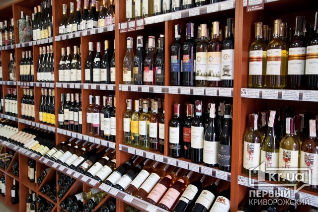 Продаж алкоголю в нічний час в Україні пропонують заборонити через демографічну кризу