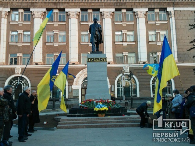 Громадські об&#039;єднання організували читання віршів біля пам&#039;ятника Шевченку