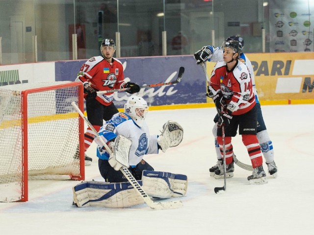 Хоккейный клуб «Кривбасс» обыграл хоккеистов «Донбасса»