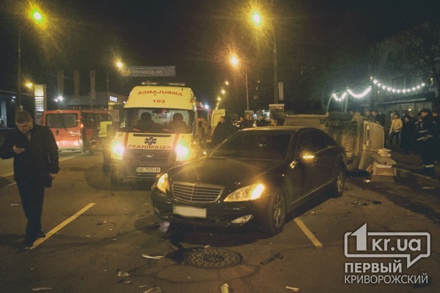 В Кривом Роге пьяный водитель Mercedes врезался в Renault, BMW, KIA (ОБНОВЛЕНО)