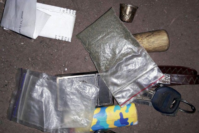 В Кривом Роге полицейские задержали подростков с наркотиками