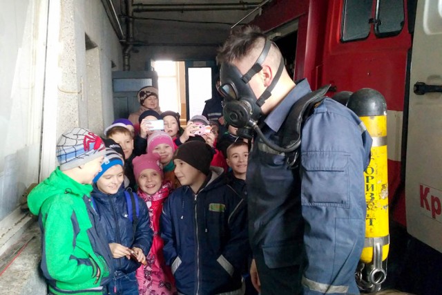 Криворожские спасатели провели для школьников экскурсию