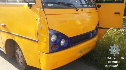 Не разъехались: в Саксаганском районе Кривого Рога столкнулись автобус и грузовик