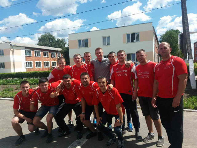 Полиция охраны Кривого Рога гоняла мяч в Ровно