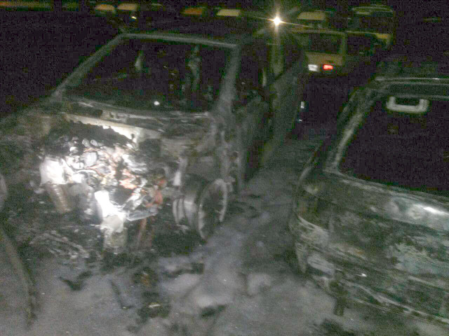 На платной стоянке в Кривом Роге сгорели 4 автомобиля