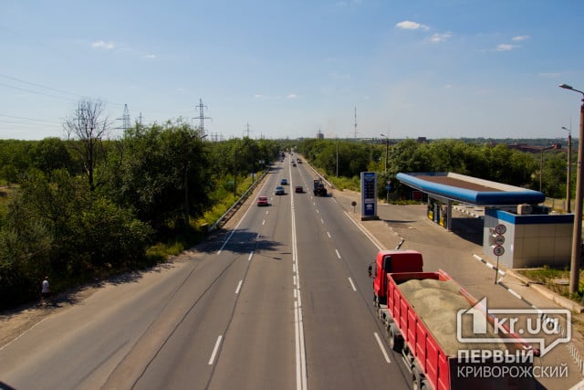 Чтобы не портить асфальт в Днепропетровской области ограничили движение для грузовиков