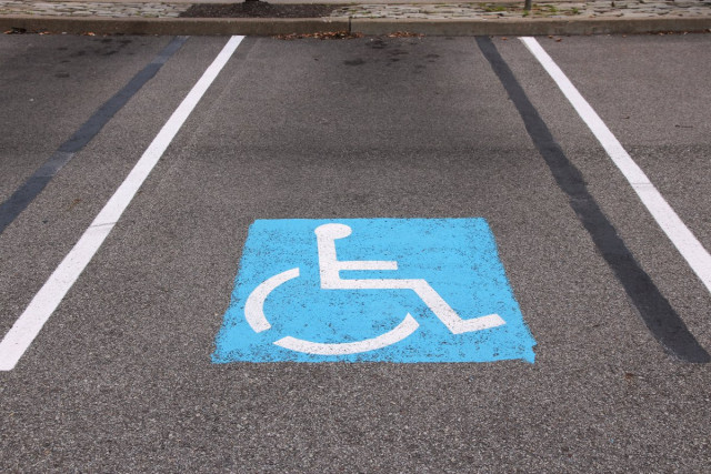 Посилена відповідальність за порушення системи паркування осіб з інвалідністю
