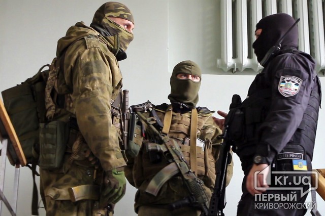 Обыски отменяются: в Украине запретили «маски-шоу»