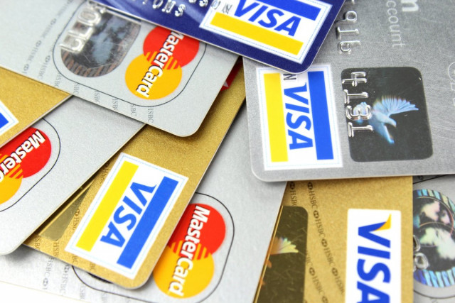 Банковская кредитная карта: как оформить и зачем пригодится