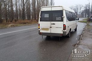 В Кривом Роге маршрутчик отказался везти льготницу и высадил ее, - свидетели событий