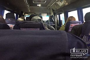 В Кривом Роге неизвестные бросают камни в маршрутки