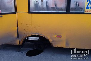 В криворожской маршрутке отвалилось колесо