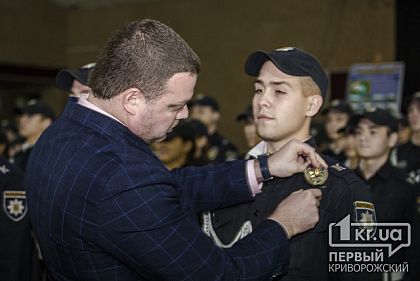 Курсантам ДЮІ урочисто вручили спеціальні жетони поліцейських