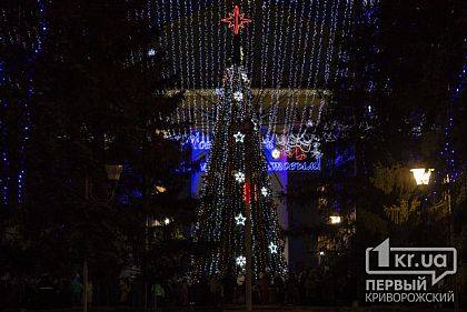 На ЮГОКе в Кривом Роге засверкали тысячи новогодних огоньков (ОБНОВЛЕНО)
