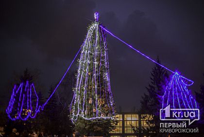 В Кривом Роге открыли третий елочный городок - на Дружбе