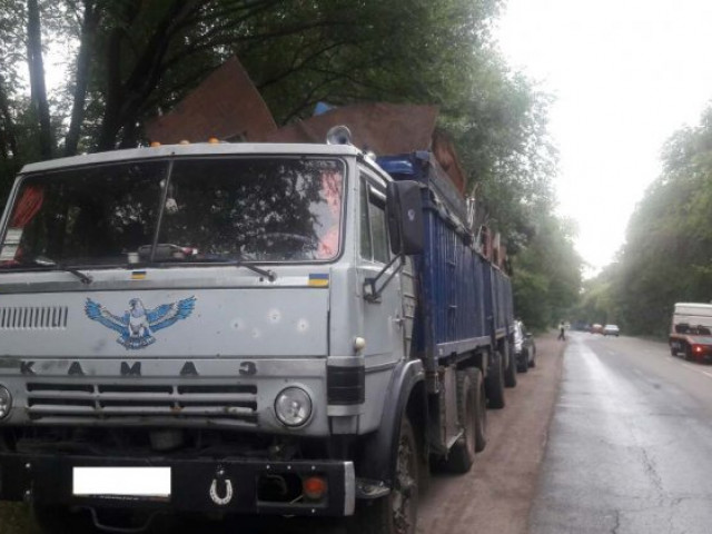В Кривом Роге водитель грузовика перевозил 24 тонны металлолома неизвестного происхождения