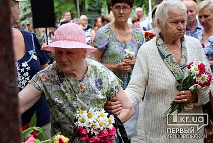 124 криворожанина отдали жизнь за мир в Украине. Их память почтили жители города