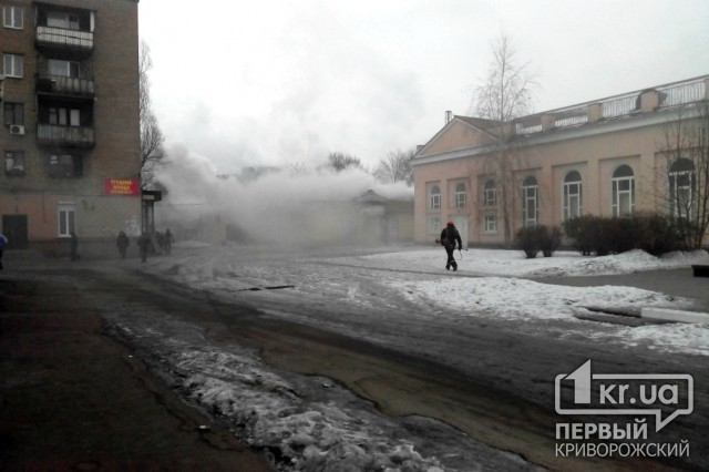 В Кривом Роге загорелось здание бывшего кафе