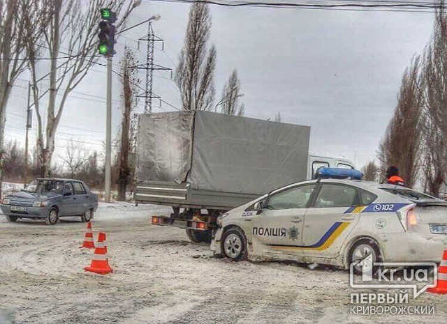 Приус патрульных полицейских и ГАЗ столкнулись в Кривом Роге (ОБНОВЛЕНО)