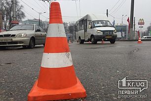 В Кривом Роге на кольце 95 квартала маршрутка столкнулась с легковушкой (ОБНОВЛЕНО)