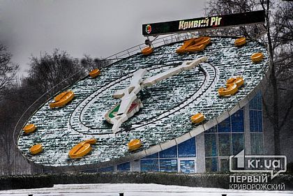 Цена понтов. В Кривом Роге на сломанные цветочные часы выделяют деньги