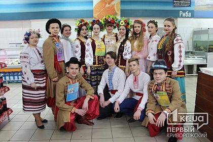 Танці, співи та млинці. Як студенти КДКЕТ Масницю святкували (ФОТОРЕПОРТАЖ)